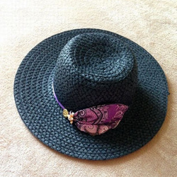 紫のサテンリボンとラメレースとゴールドボタン★バッグインもできる ブラック つば広 ハット 帽子 5枚目の画像