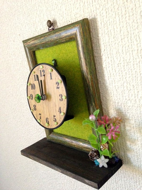 2wayで使える♪壁掛け＆置き時計◆小物置き付き バック人工芝◆キーフックにも♪スワロフスキー付き 3枚目の画像