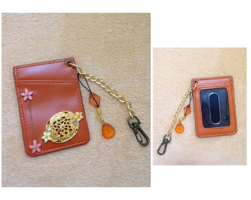 スワロフスキー付き□ゴールドモチーフチェーン＆お花のパスケース