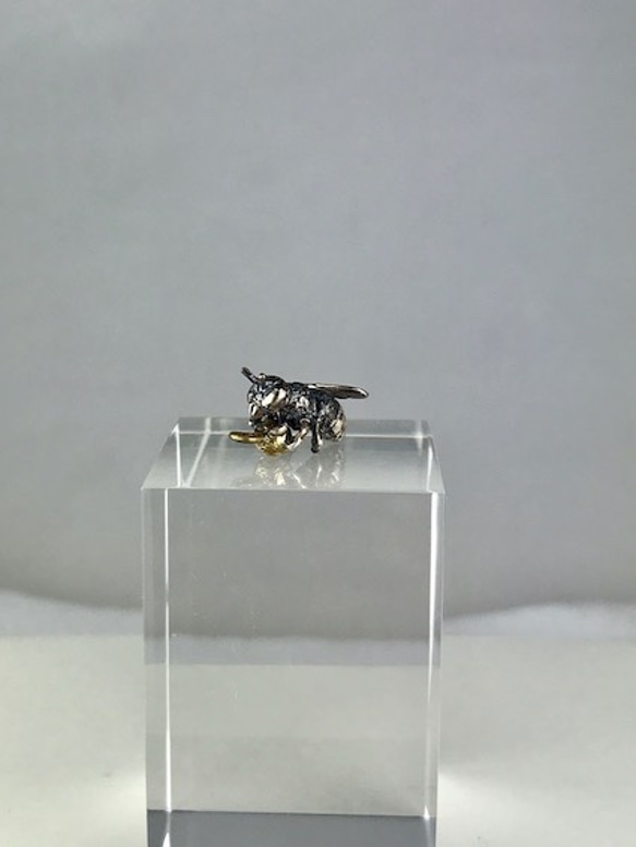 花粉団子を運ぶミツバチ silver925 送料無料 1枚目の画像