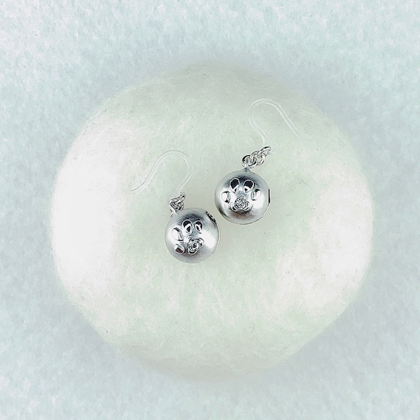 ちゃんと鳴る！ 肉球すずピアス　silver925