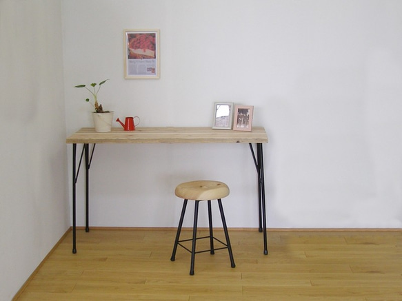 *ナチュラル*天然杉の古材とアイアン(鉄)脚で作ったカフェ風カウンターテーブル・作業台 2枚目の画像