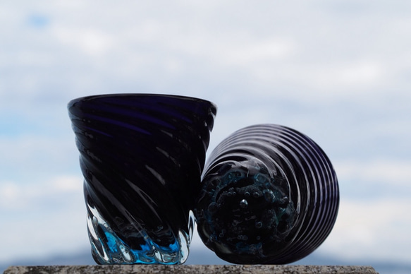 青の洞窟・モール小・※底黒※《琉球ガラス・グラス・具志堅ブラック》 4枚目の画像