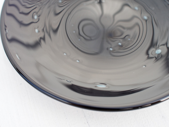 【※現在、受注発注のみ受付中※】雨粒プレート・ブラック《琉球ガラス・食器・小皿》 6枚目の画像