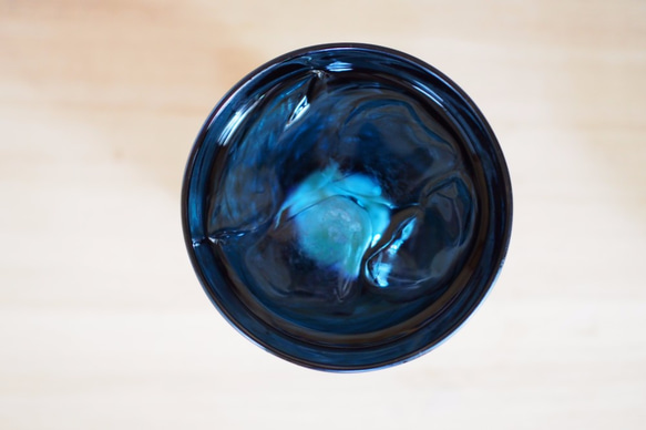 【※現在、受注発注のみ受付中※】青の洞窟・モール大・底穴《琉球ガラス・グラス・具志堅ブラック》 6枚目の画像