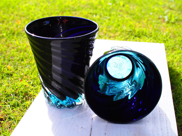 【※現在、受注発注のみ受付中※】青の洞窟・モール大・底穴《琉球ガラス・グラス・具志堅ブラック》 7枚目の画像