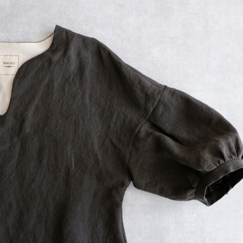 タックスリーブ・リネン・ワンピース/チャコール ワンピース MAGALI  