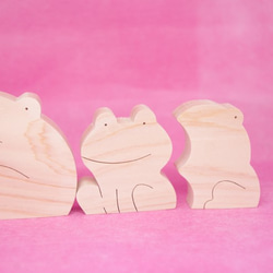 送料無料　木のおもちゃ　動物組み木　カエル３兄弟 4枚目の画像
