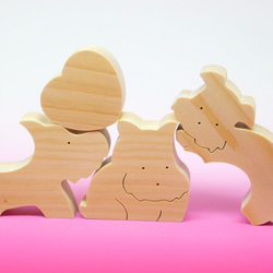 送料無料　木のおもちゃ　動物組み木 シュナウザーとハート 2枚目の画像