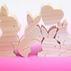 送料無料　木のおもちゃ　動物組み木 ハートを囲んだうさぎの家族 3枚目の画像