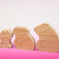 送料無料　ヒノキの組み木　カエルの家族 3枚目の画像