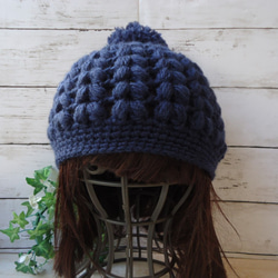 玉編みが可愛いポンポン付きニット帽子　ネイビー 5枚目の画像