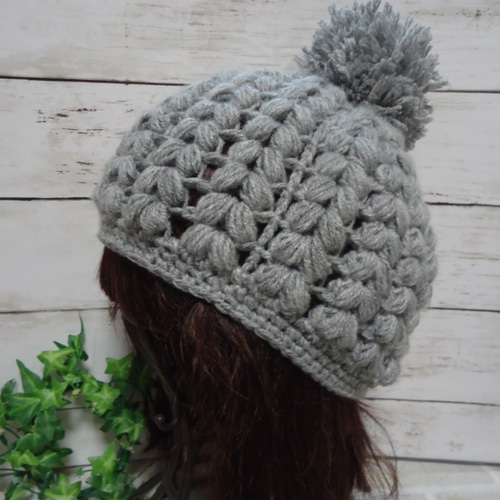 玉編みが可愛いポンポン付きニット帽子 グレー ニット帽・ビーニー