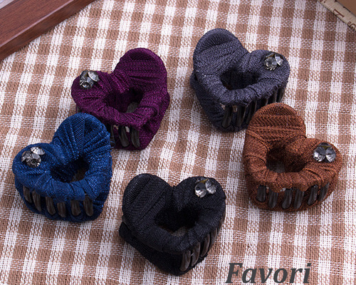 ストーン付きカチューシャとバナナクリップセット美品 ストーン付きカチューシャとバナナクリップセット美品 リトルムーン