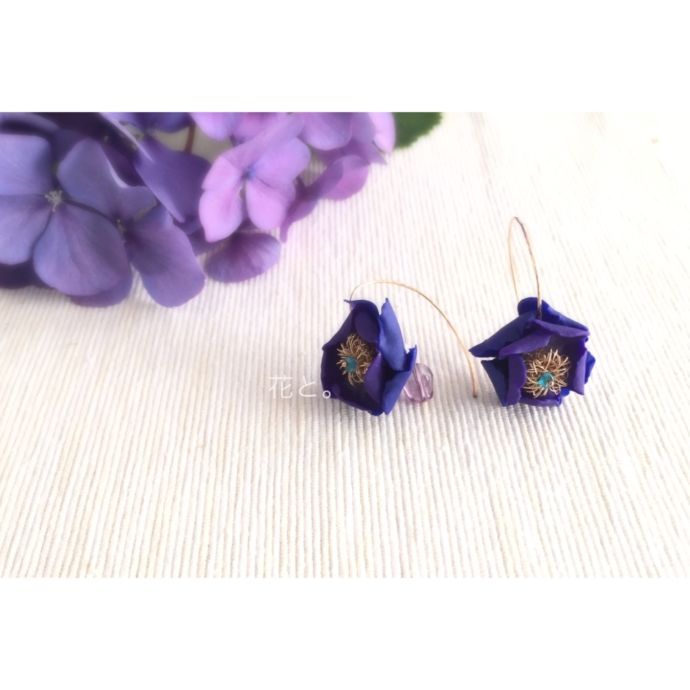 アネモネのピアス ブルー