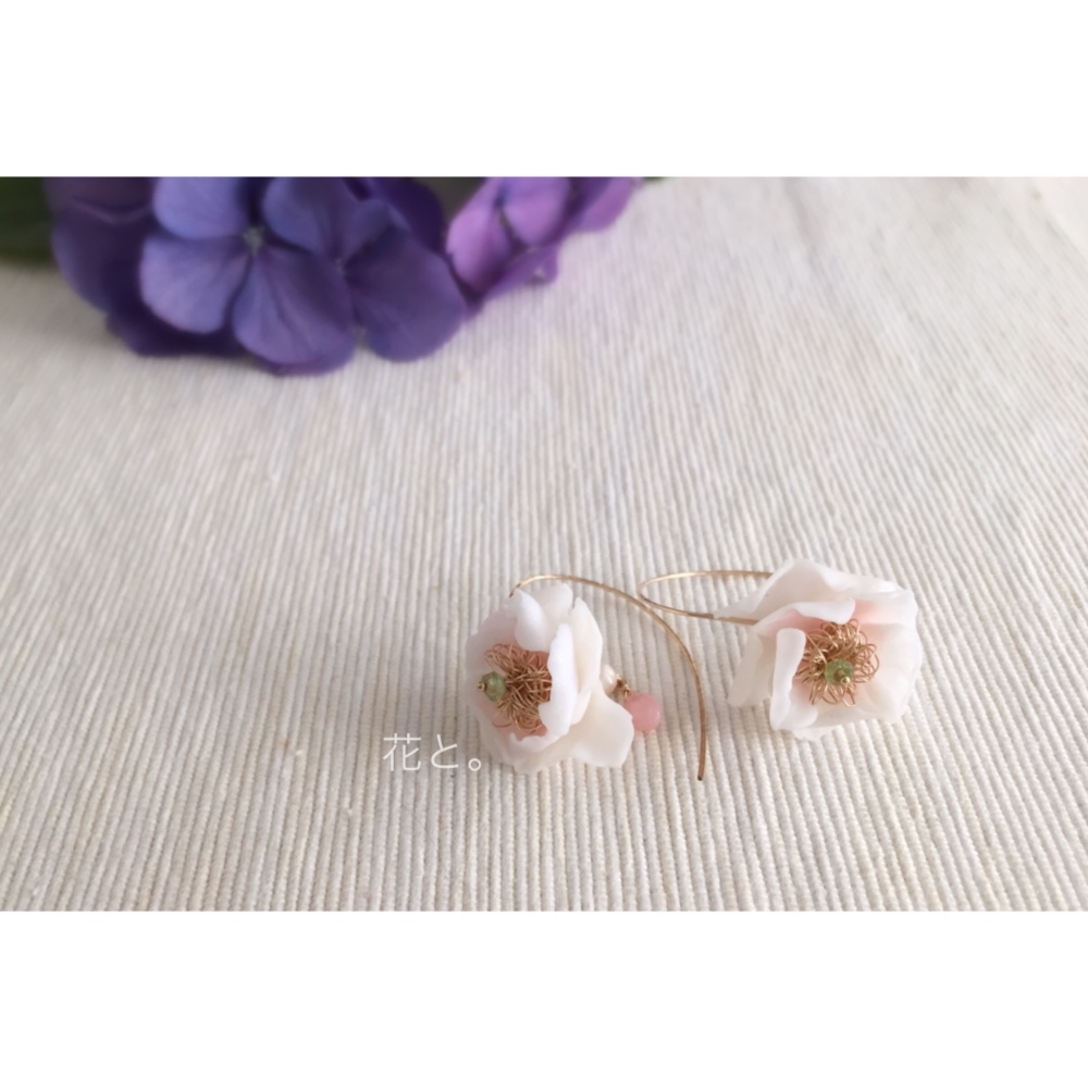アネモネのピアス ホワイト×ピンク