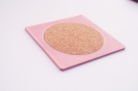 ✻ 牛革 × コルク ✻ 水分シミの事を考えたオリジナルデザイン ・ コースター ✻　桜ピンク色　　✻⑥✻ 4枚目の画像