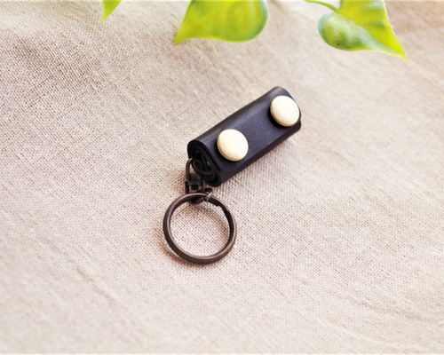 自転車鍵用などに… 小っちゃなレザー キーホルダー 牛革 ブラック色