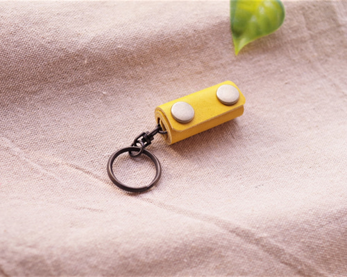 HINACHARAC イエロー レザー キーホルダー