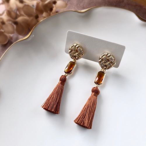 ツイードボタンピアスイヤリングブラウン茶色ハンドメイドアクセサリー