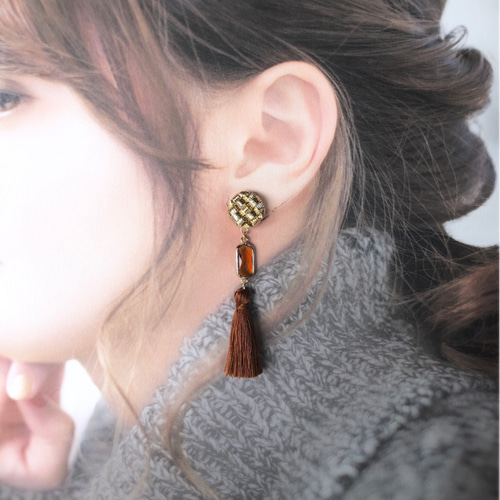 ツイードボタンピアスイヤリングブラウン茶色ハンドメイドアクセサリー