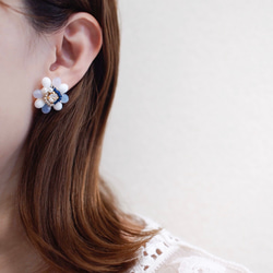 Emma pierce/earrings white blue 2枚目の画像