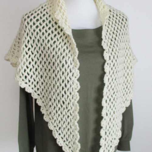 ネット編みの三角ショール （アイボリー） ストール いちご 通販