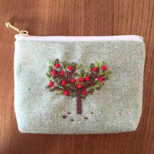 【2025年最新】大人気ブランドの人気アイテム  リボン刺繍の飴ちゃんポーチ リンゴの木 通販 souffle le ポーチ 財布・ケース・小物入れ