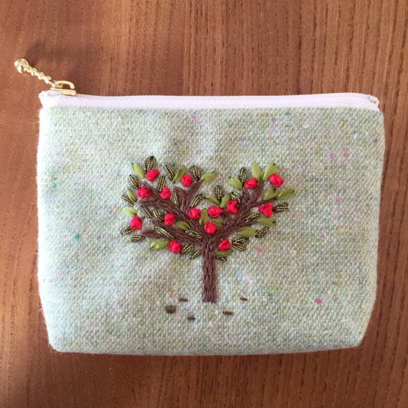 リボン刺繍の飴ちゃんポーチ リンゴの木 3枚目の画像