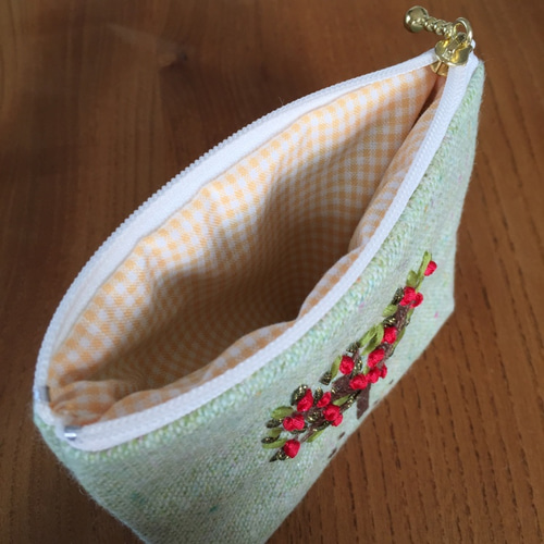 リボン刺繍の飴ちゃんポーチ リンゴの木 ポーチ le souffle 通販