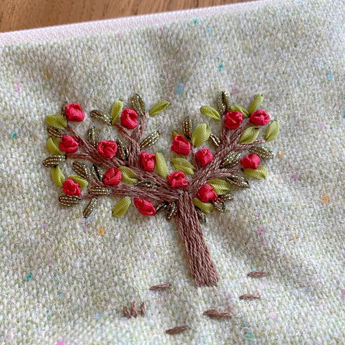 リボン刺繍の飴ちゃんポーチ リンゴの木 ポーチ le souffle 通販