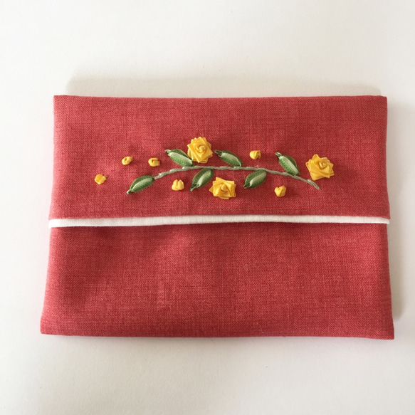 リボン刺繍のポケットティッシュケース 赤 2枚目の画像