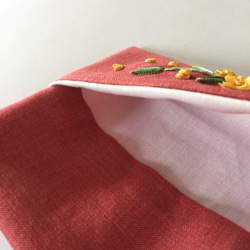 リボン刺繍のポケットティッシュケース 赤 3枚目の画像