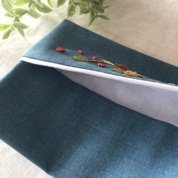 リボン刺繍のポケットティッシュケース 青×グラデーション 3枚目の画像