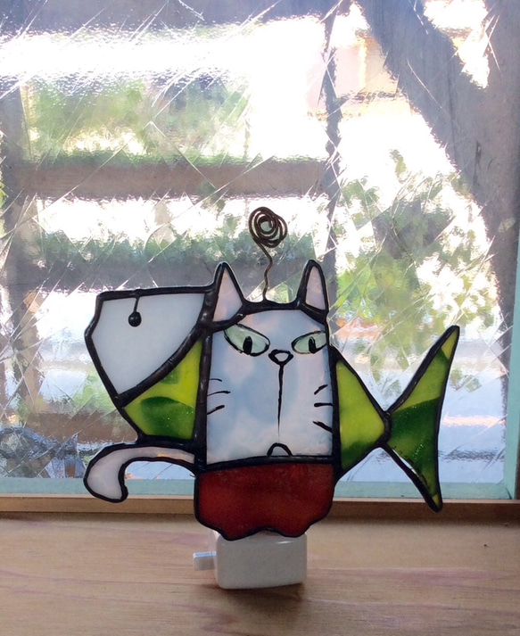 mskさん依頼LED使用    ［再販］コンセントランプ 大きな魚を背負った猫君のフットトランプ 1枚目の画像
