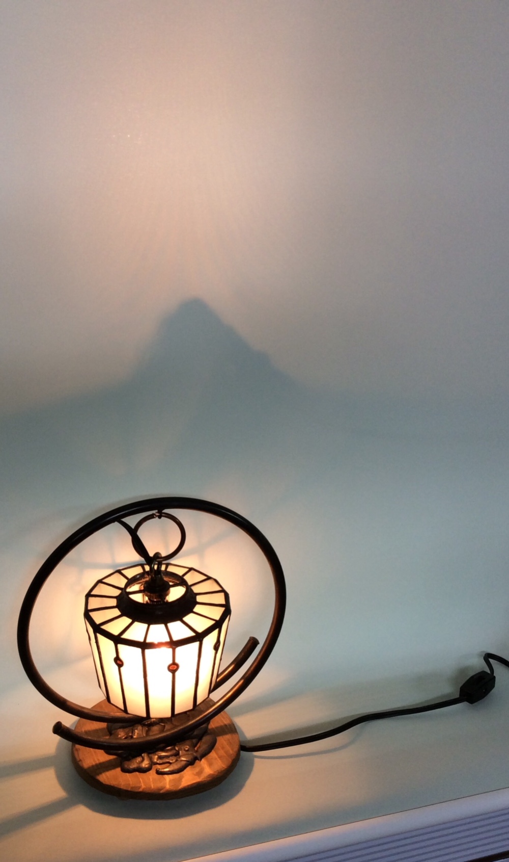 ［再販］「受注制作」ホワイトガラスに赤いドットのテーブルランプ