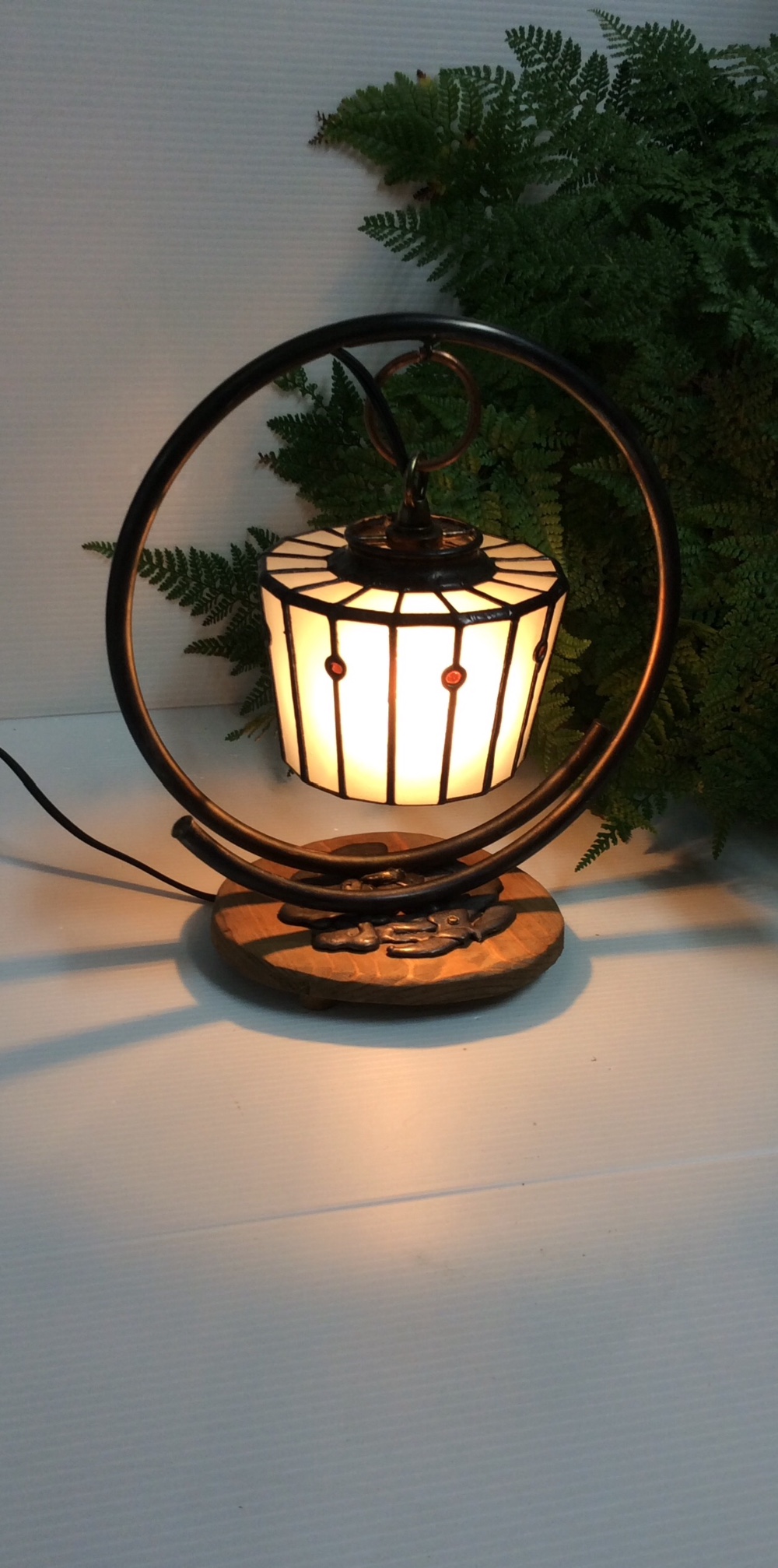 ［再販］「受注制作」ホワイトガラスに赤いドットのテーブルランプ