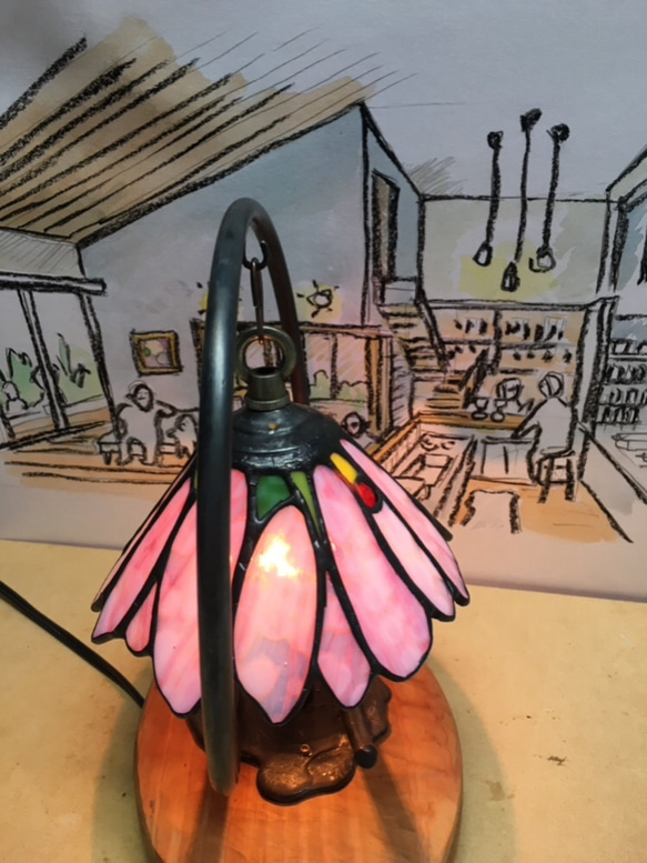 【受注後の製作】ピンクの花びら ループ木製台 テーブルランプ 2枚目の画像