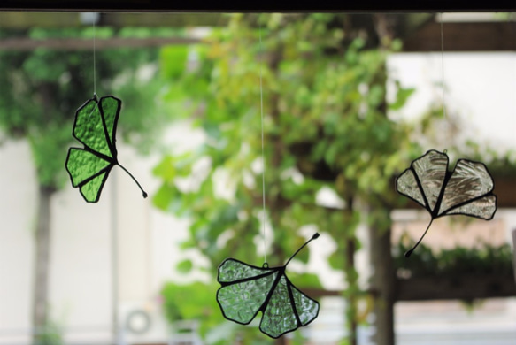 木の葉サンキャッチャーステンドグラス製”クリアーな色”吊り下げタイプ 3枚目の画像