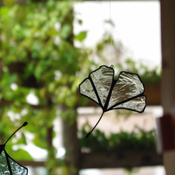木の葉サンキャッチャーステンドグラス製”クリアーな色”吊り下げタイプ 2枚目の画像
