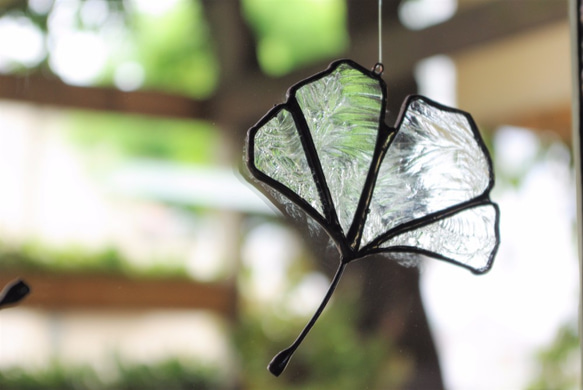 木の葉サンキャッチャーステンドグラス製”クリアーな色”吊り下げタイプ 1枚目の画像