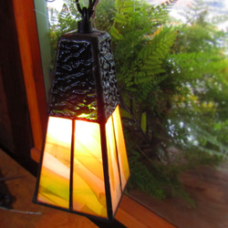 アンティークイエローの流れる小さいサイズの間接照明・吊り下げランプ・ライトアップ・ステンドグラス製 1枚目の画像