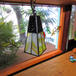 アンティークイエローの流れる小さいサイズの間接照明・吊り下げランプ・ライトアップ・ステンドグラス製 4枚目の画像