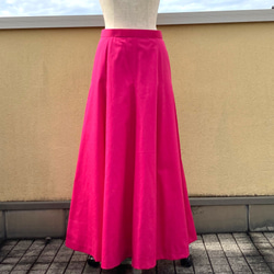 マゼンタ色のゴアードスカート 1枚目の画像