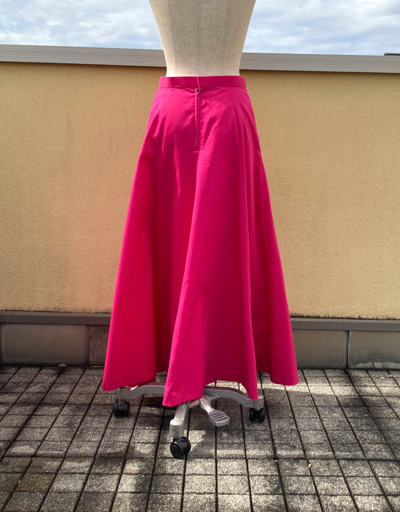 マゼンタ色のゴアードスカート 6枚目の画像