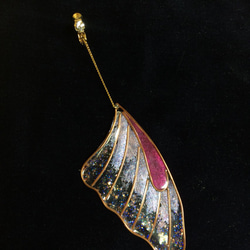 透明な翅のイヤリング（ピンク） 4枚目の画像