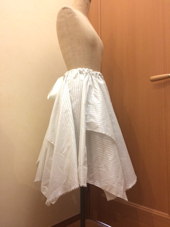 銀色ストライプのギャザースカート 3枚目の画像