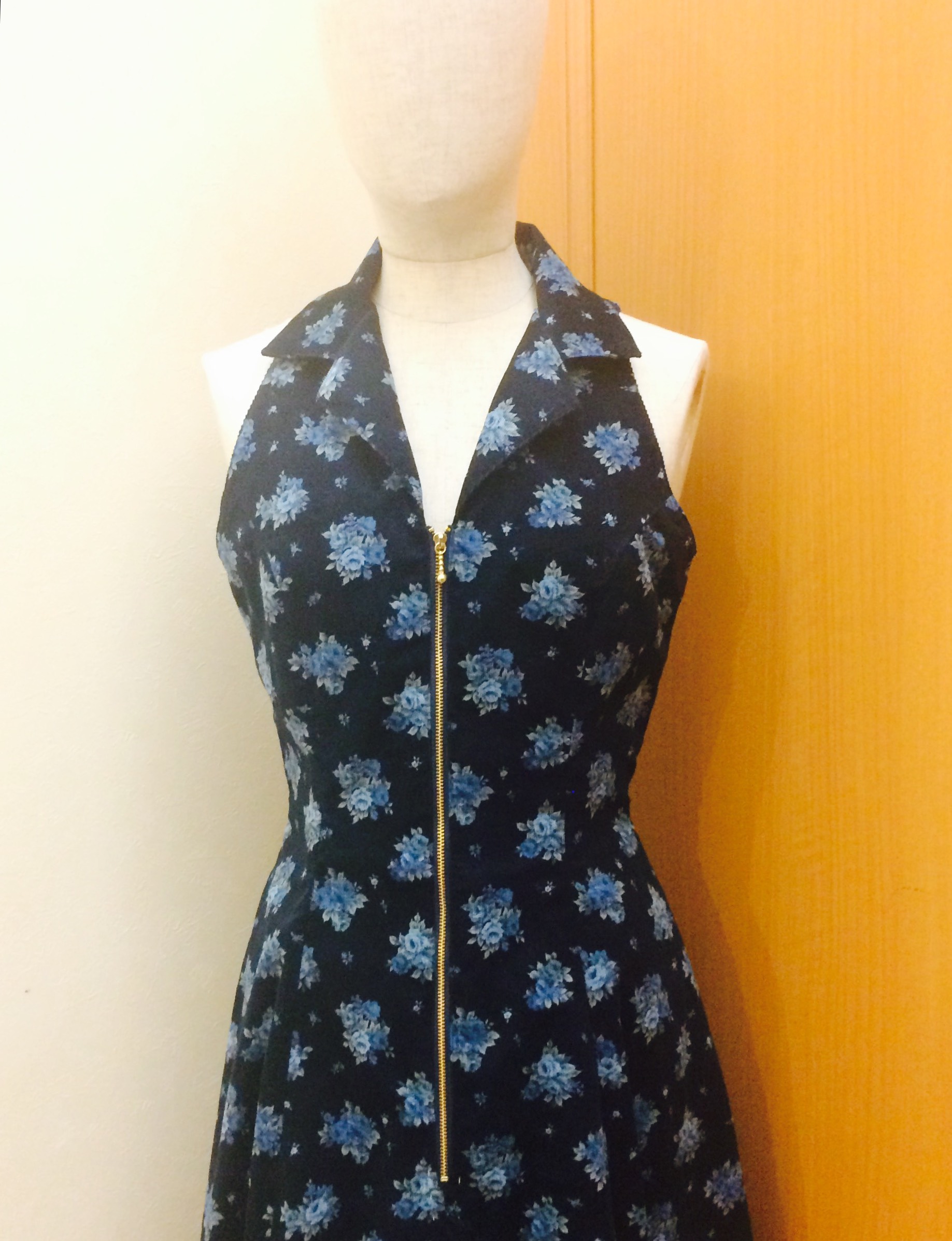 花柄コーデュロイのノースリーブワンピース