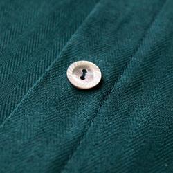 フロントボタン ヘリンボーン コットンリネンのワンピース 羽織りコート 前あき 重ね着 ふんわり袖 ピーコックグリーン 7枚目の画像