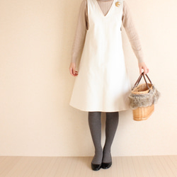 冬季流行燈芯絨V領Salopette跳線裙可穿米白色白色 第3張的照片